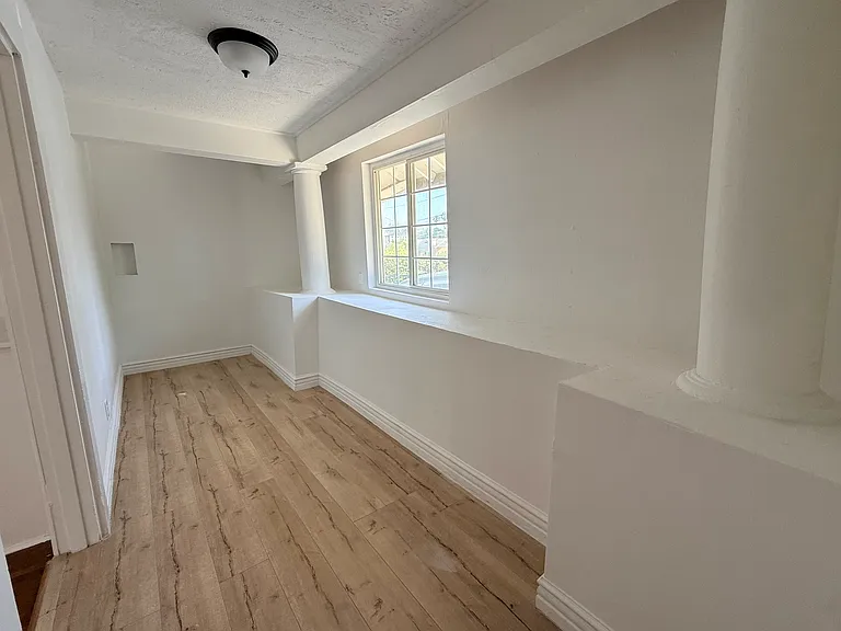 Extra area off of bedroom