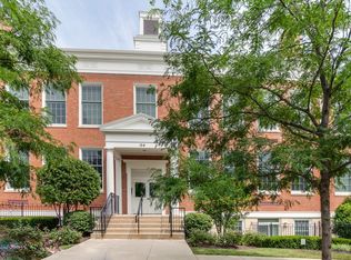 154 School St APT 5, Libertyville, IL 60048