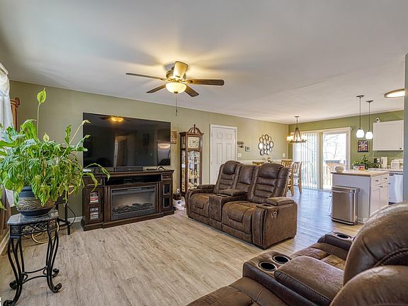 4th image of 432 Gravley Rd