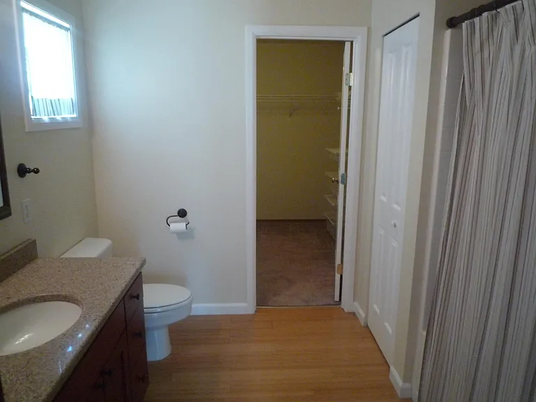 2449 Tolmie Ave — Photo 11