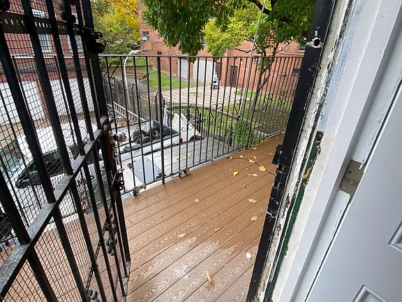 3rd image of 1357 Harrod Ave #1