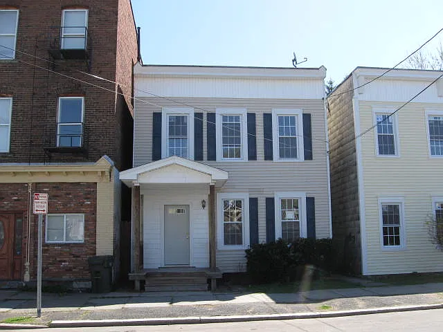 2 bed, 1000 sqft, $1,395 — Photo 1