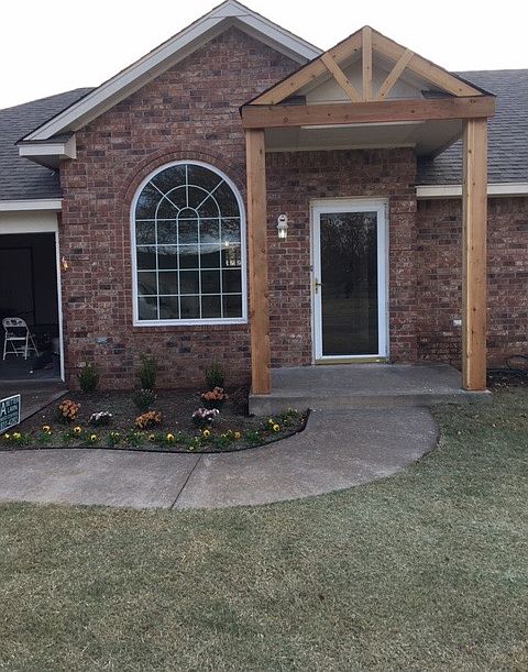 Front of House, Street view