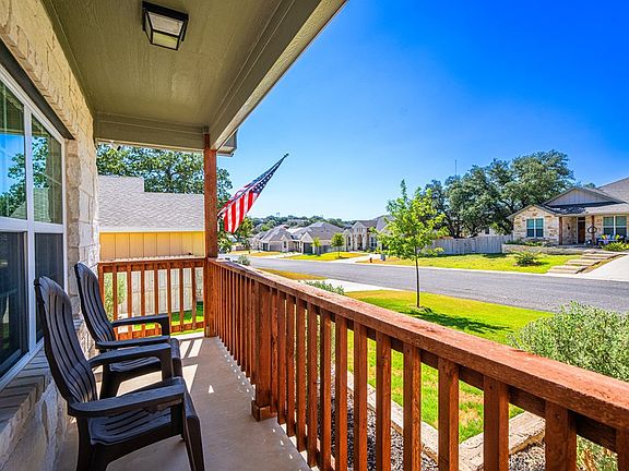 3rd image of 716 Shumard Ln
