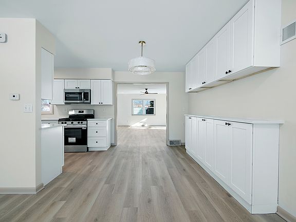 4th image of 208 Sycamore Ln