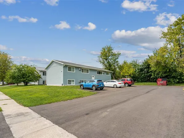 890/910 33rd Ave SW, Cedar Rapids, IA 52403