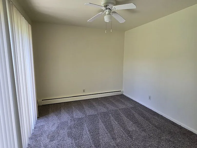 Mulford Park Apartments — Photo 34