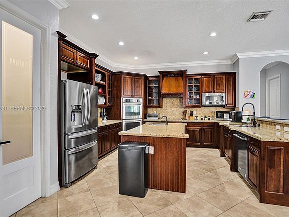 4th image of 3402 Vanderbilt Dr