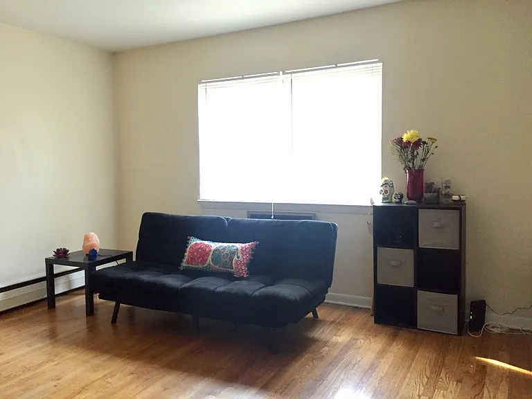 1579 N Farwell Ave — Photo 3