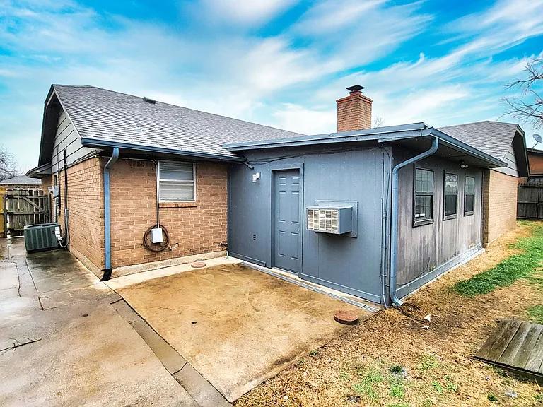 740 Royal Ln — Photo 19