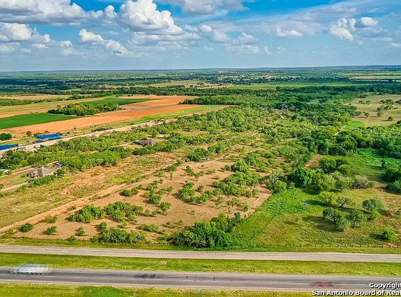 2nd image of 14946 Interstate Highway 35 S