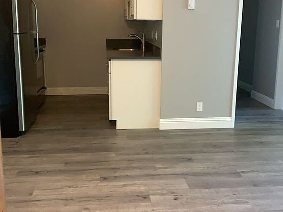 2nd image of 560 Charter St APT 15