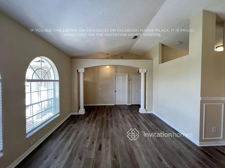 1933 SW Lennox St — Photo 2