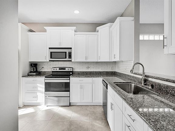 4th image of 869 NW 127th Avenue