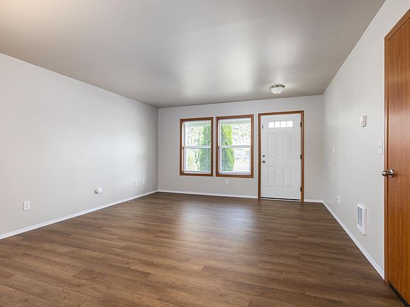 4th image of 309 W Woodworth St