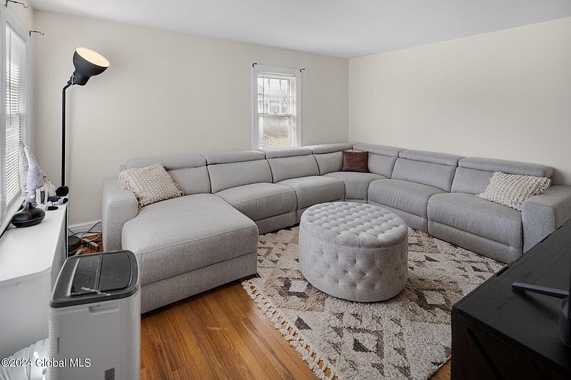 4th image of 16 Selden Street
