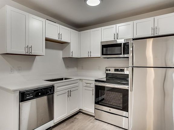 5th image of 4919 San Jacinto St #115