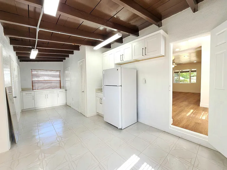 617 NE 8th Ave — Photo 21