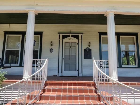 1206 W 4th Ave, Corsicana, TX 75110