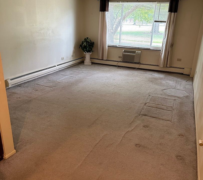 Moon Lake Village Four Story Condominiums Hoffman Estates, IL Zillow