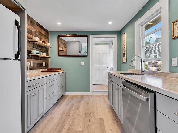5th image of 44 Maple Avenue
