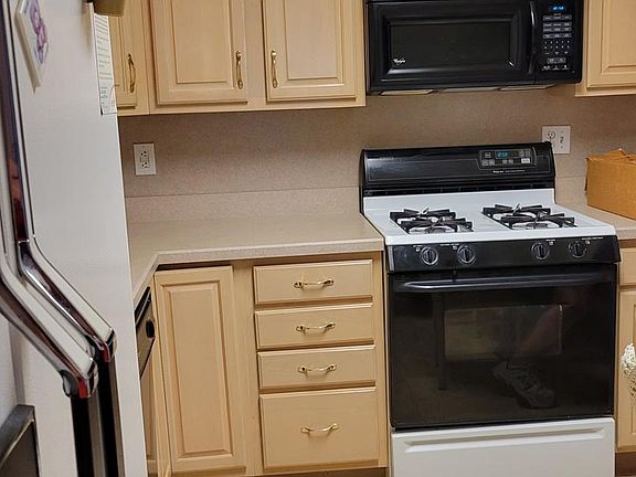2nd image of 79 Bonnie Gellman Ct #D79