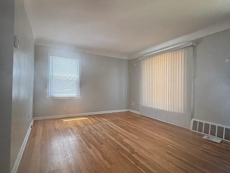 29932 Phillips Ave — Photo 5