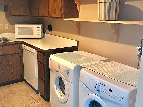 5th image of 40 Club House Dr APT 203