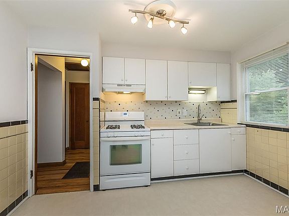 5th image of 1301 Fairmount Ct