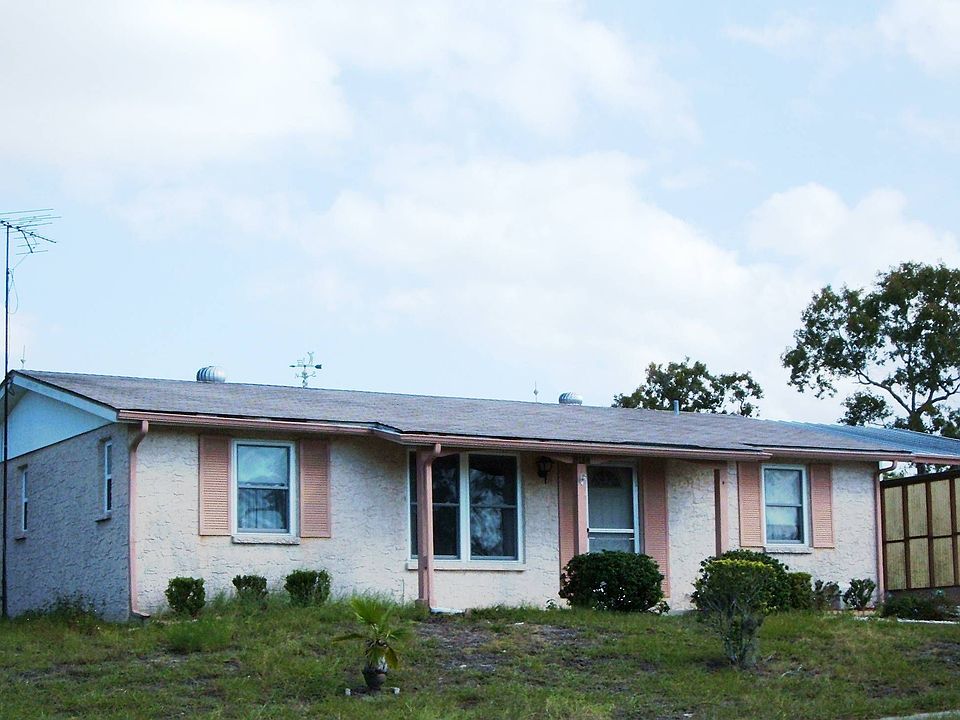 2 Bedroom 2 Bath home with over 1200 living sq ft