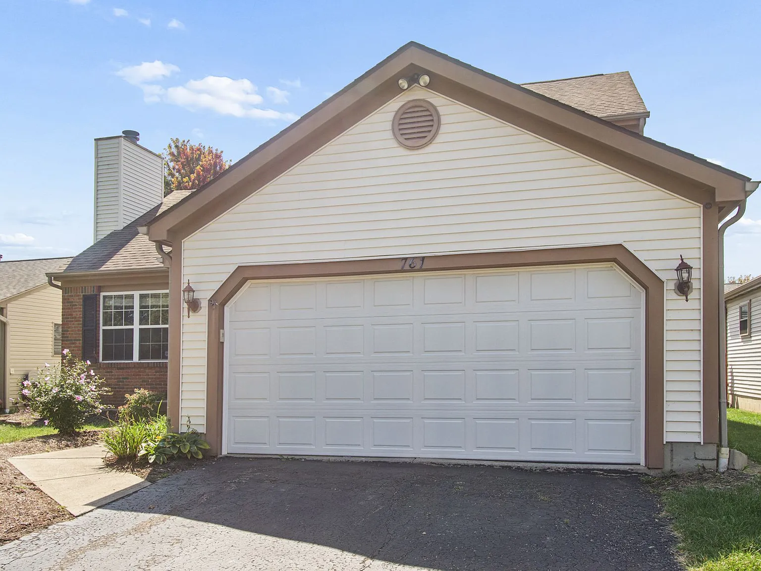 4 bed, 2.5 bath, 2500 sqft, $2,899 — Photo 4