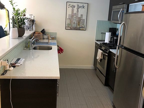 3rd image of 11 Meserole St APT 3B