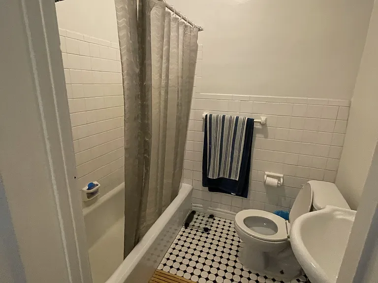 600 Laurier Ave W #17 — Photo 8