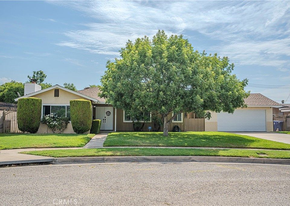 1st image of 2593 Garden Dr
