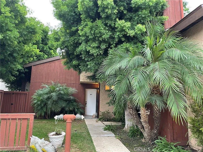 2427 Orange Ave — Photo 3