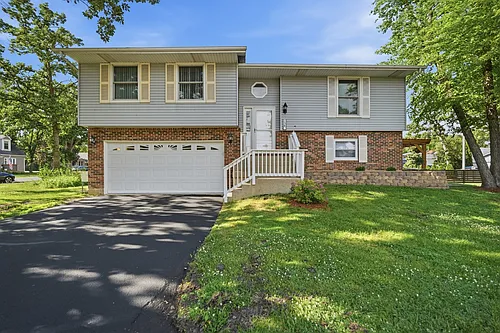136 Edgewater Dr Photo 1