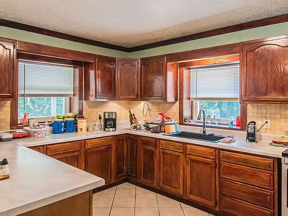4th image of 771 Paradise Rd
