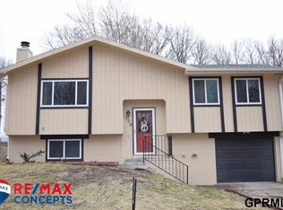 106 Wagon Train Ave, Hickman, NE 68372