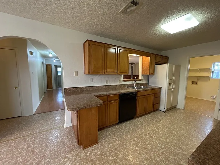 3422 Chisholm Trl — Photo 6