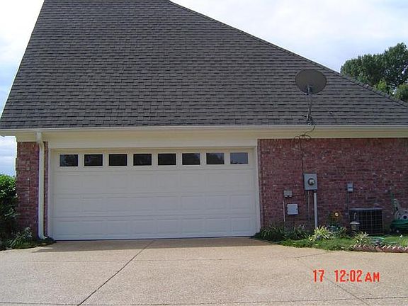 3rd image of 5698 Darby Cv W