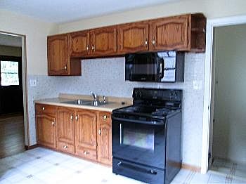 3rd image of 15537 Elm St