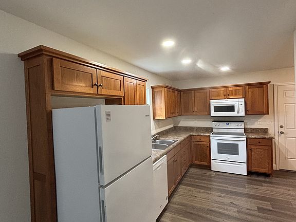 5th image of 1726 View St