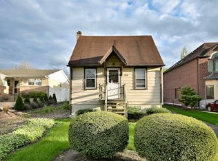 586 W Armitage Ave, Elmhurst, IL 60126