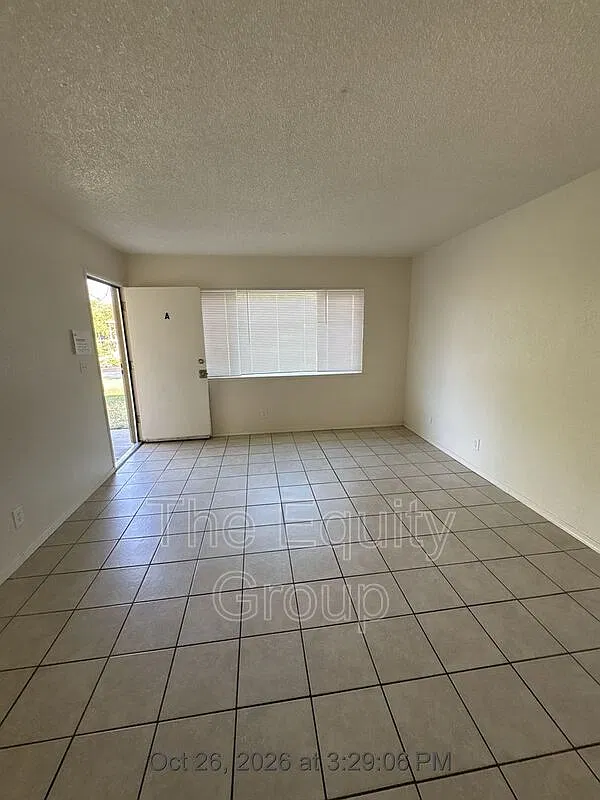 2 bed, 1.0 bath, 740 sqft, $950 — Photo 4