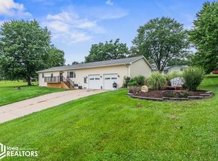 409 Crestview Cir, Bloomfield, IA 52537
