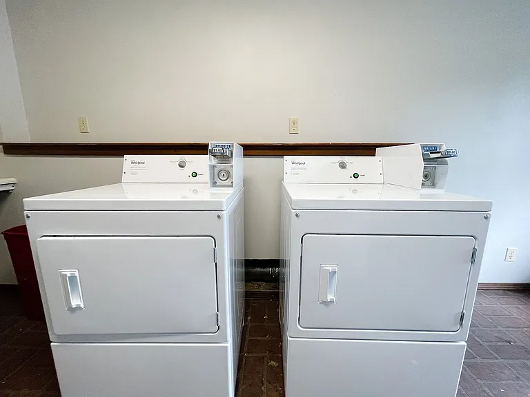 East Memorial Apartments — Photo 107