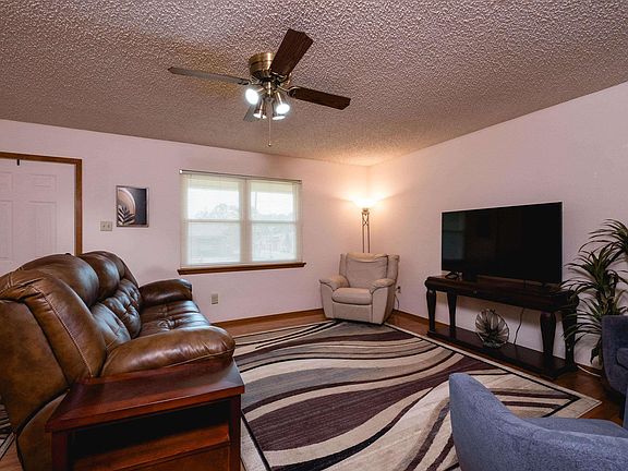 5th image of 520 Trumpler St