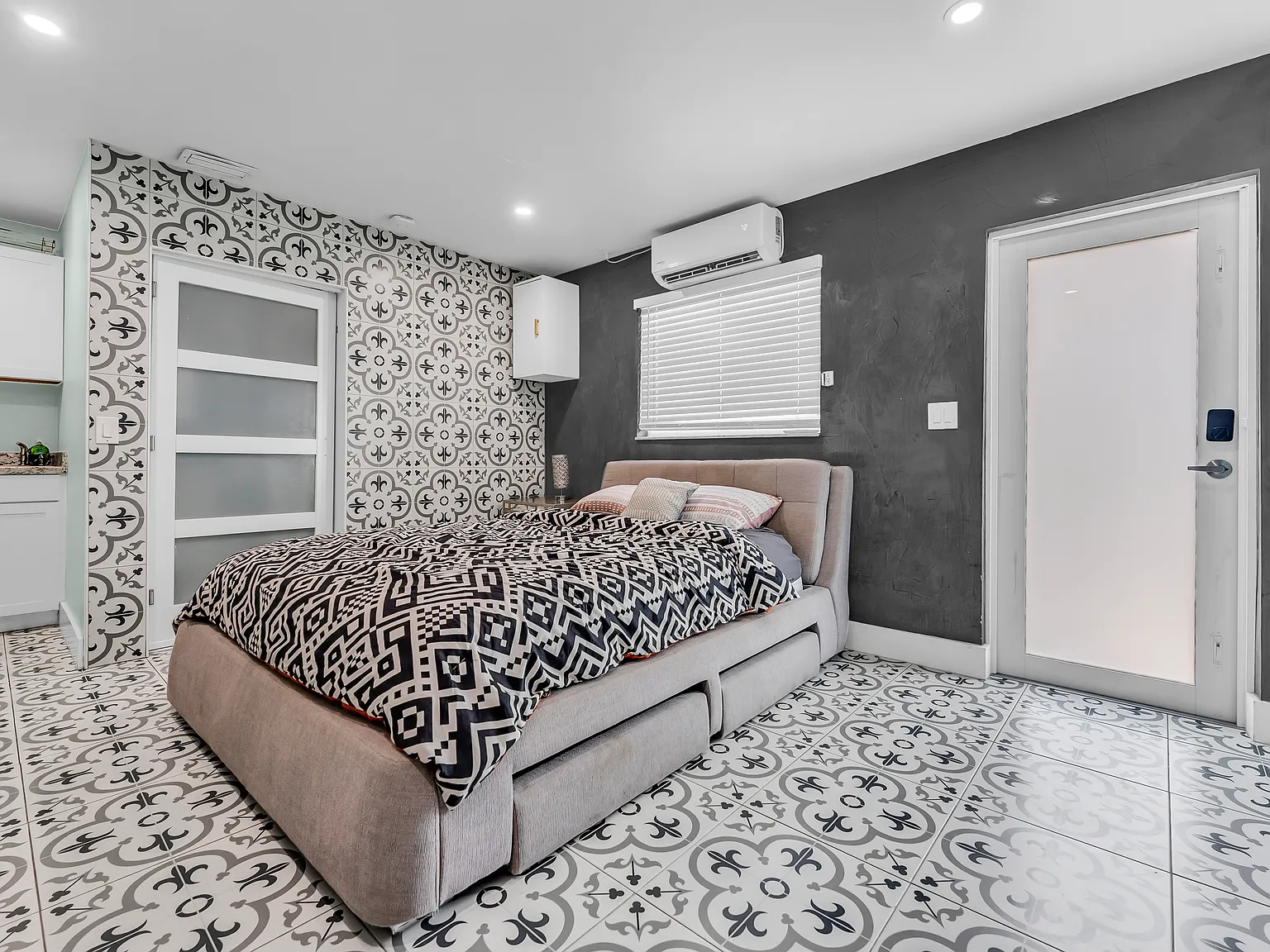 Studio, 525 sqft, $1,595 — Photo 4