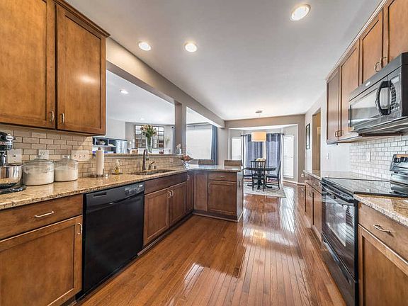 5th image of 3923 Sherbourne Dr