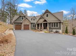 719 Overlook Dr, Flat Rock, NC 28731